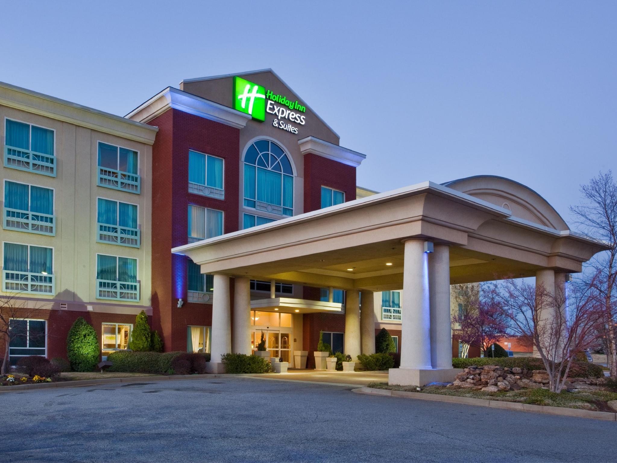 Holiday Inn Express & Suites I-26 & Us 29 At Westgate Mall By Ihg Spartanburg Exterior photo