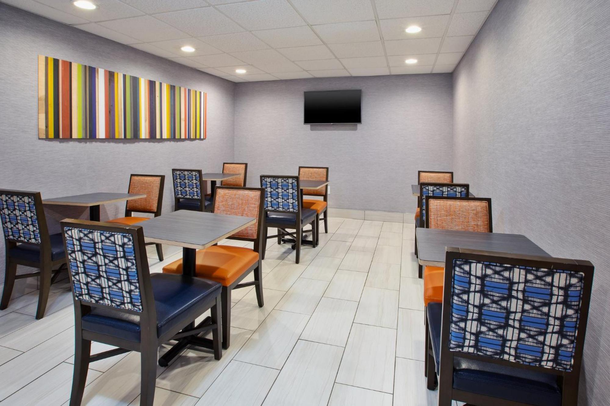 Holiday Inn Express & Suites I-26 & Us 29 At Westgate Mall By Ihg Spartanburg Exterior photo