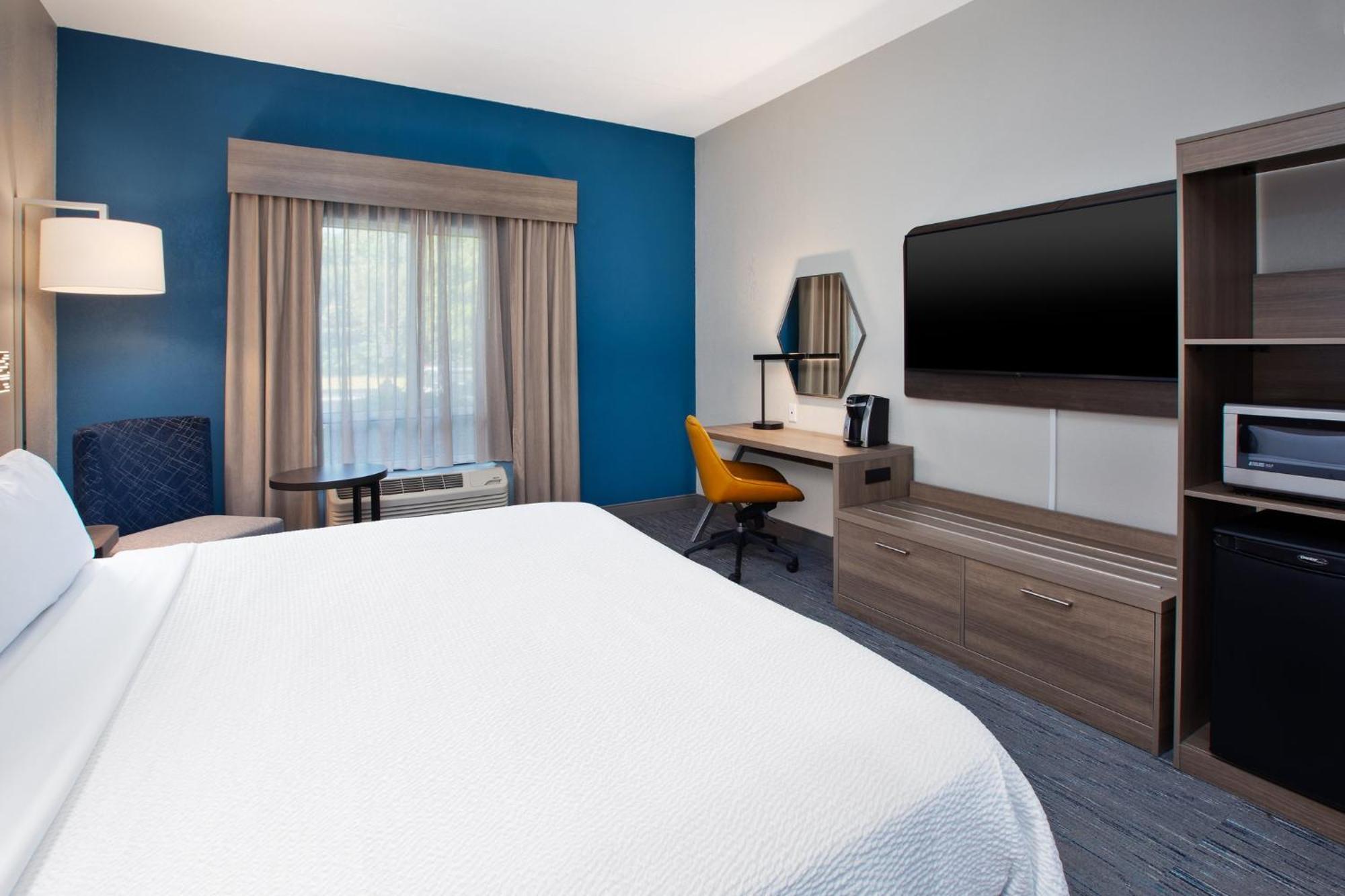 Holiday Inn Express & Suites I-26 & Us 29 At Westgate Mall By Ihg Spartanburg Exterior photo