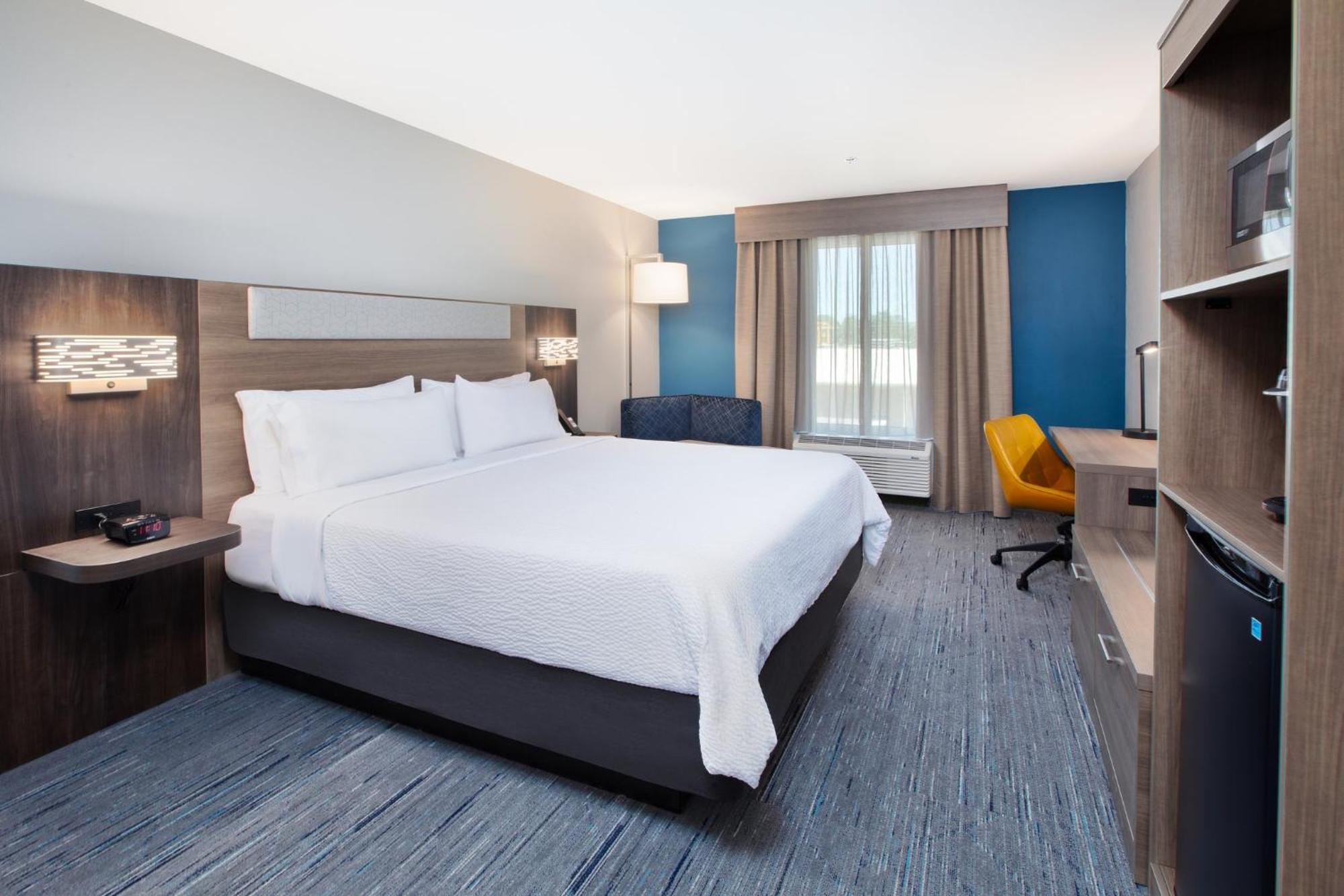 Holiday Inn Express & Suites I-26 & Us 29 At Westgate Mall By Ihg Spartanburg Exterior photo